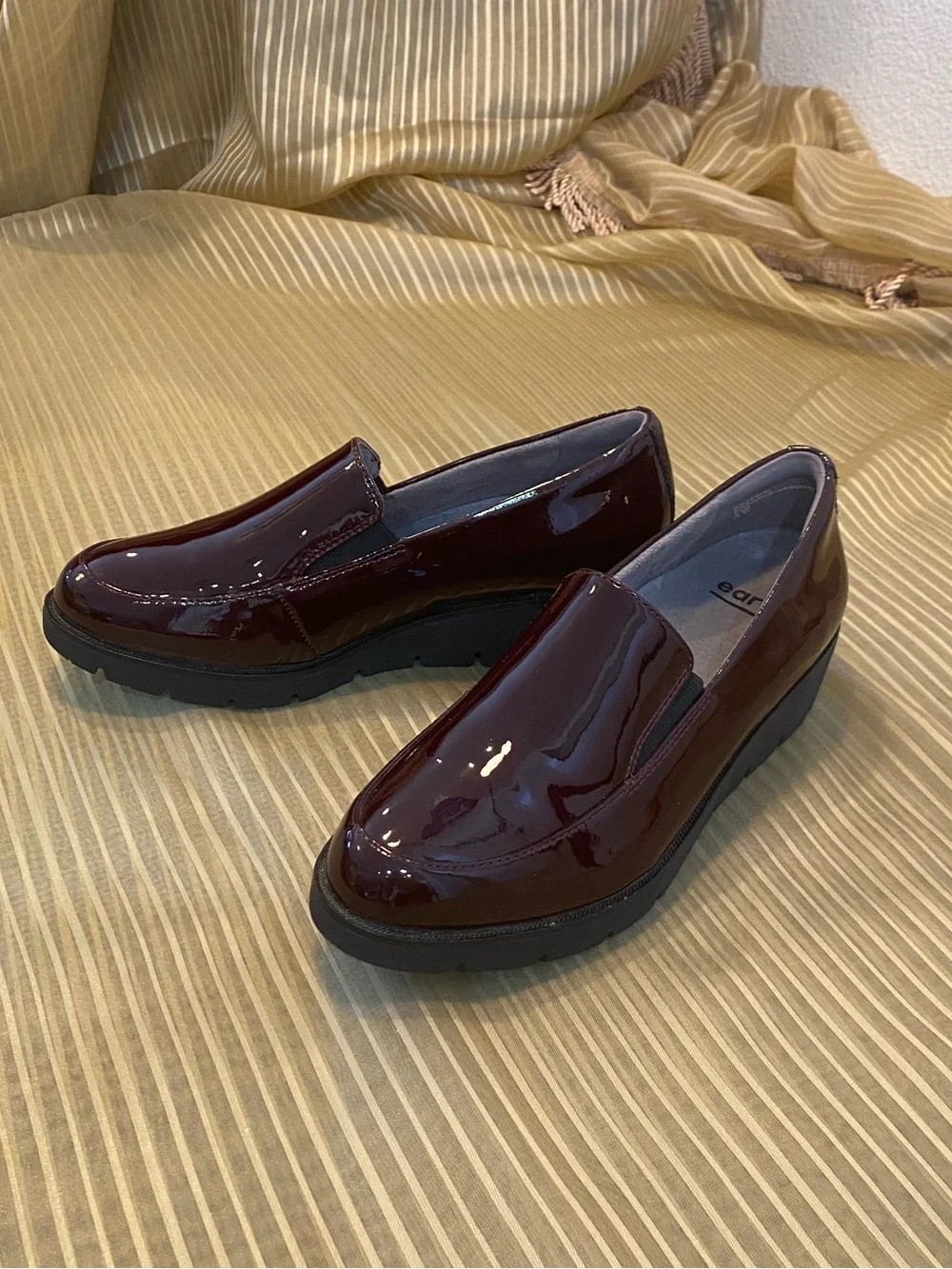 NWT EARTH women Burgundy brown Patent Glossy Leather platforms, size 7.5 - Picture 12 of 15
